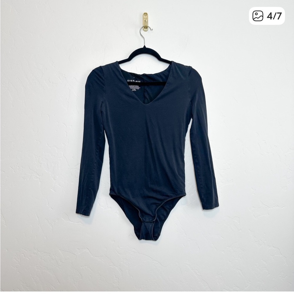 Everlane | Supima Cotton Long Sleeve V-Neck Bodysuit in Black - Picture 4 of 7